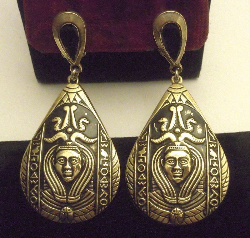VTG EGYPTIAN STYLE GOLDTONE + ENAMEL EARRINGS; PHARAOH, HIEROGLYPHICS, SCARAB