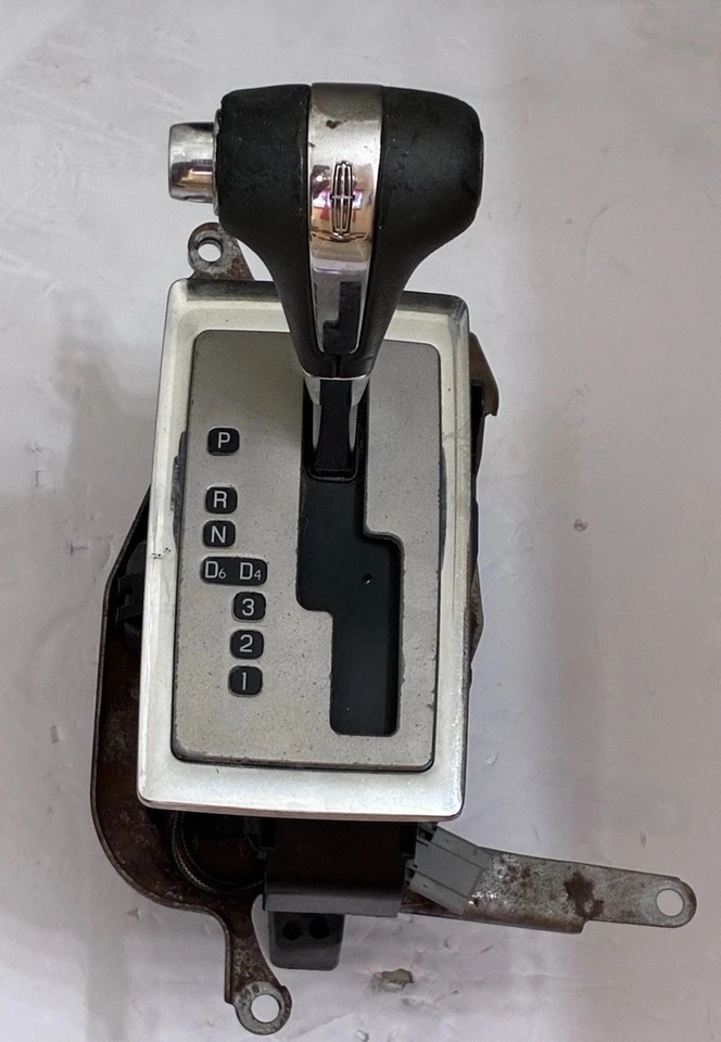 Palanca de cambios automática Lincoln Navigator 2005-2006 OEM 6L747J228 Foto 2 de 4