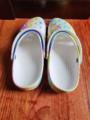 Crocs Classic Tie Dye Graphic Clogs Mens 12 Waterproof Shoes  display picture 3