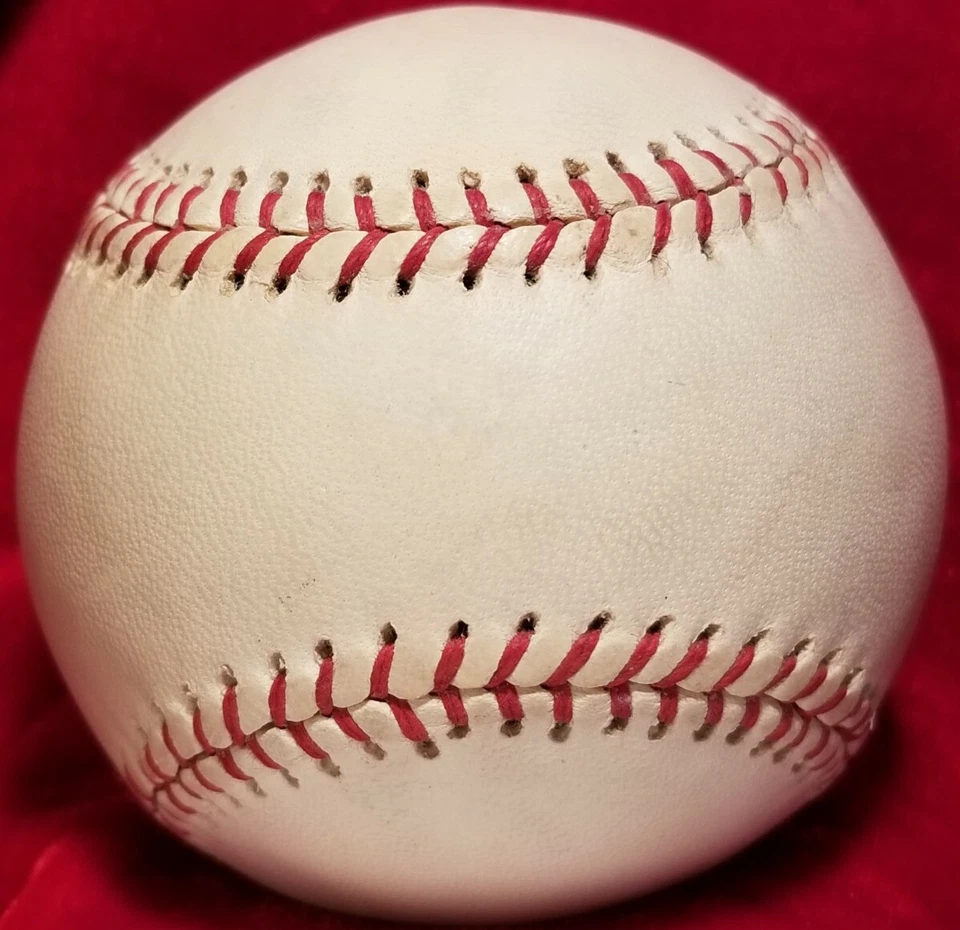 1980s Early Career CAL RIPKEN JR Signed Ball Baltimore Orioles Team HOF vtg Auto - Image 4 of 4