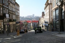 PHOTO  PORTUGAL PORTO  STEEP ROAD DOWNHILL TO CHURCH
