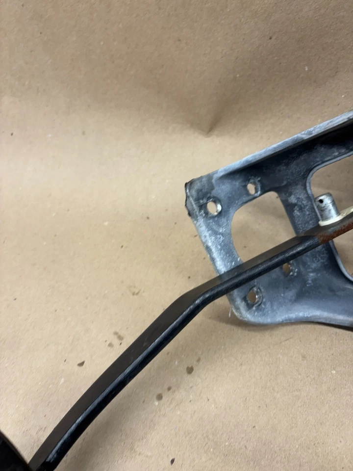 Camión Ford f150 Bronco F250 80 84 87 1991 pedal de freno automático F350 pétalo 82 81 Foto 3 de 4