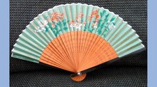 vintage WOMANS HANDHELD FAN pretty ASIAN FLORAL w/BAMBOO SPINDLES green