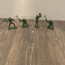 Lot Of 4 Vintage DPC 1981 Figures Cavemen/Neanderthal Plastic