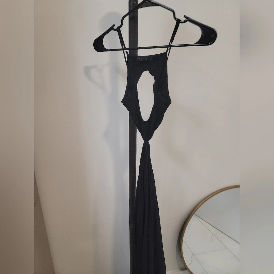 INDAH镂空超长连衣裙Xs — 第 2/4 张图片