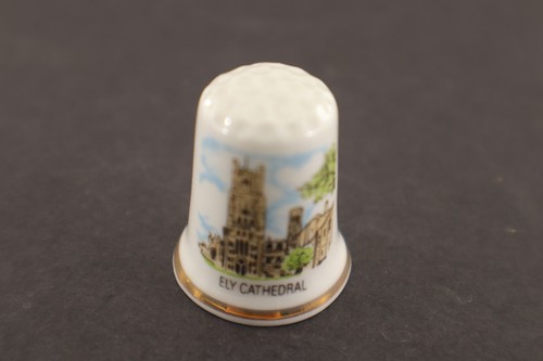 Bone China Thimble ELY CATHEDRAL in Dome Sewing Souvenir England - Picture 3 of 6