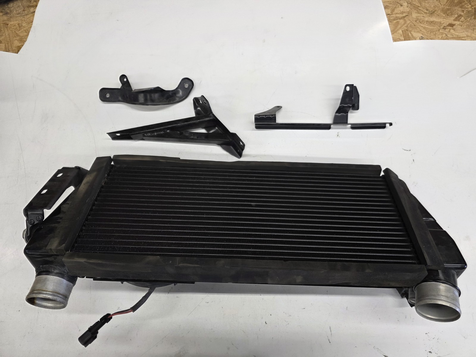 FERRARI F8 488 PISTA PASSENGER RIGHT SIDE INTERCOOLER WITH FAN OEM 748559