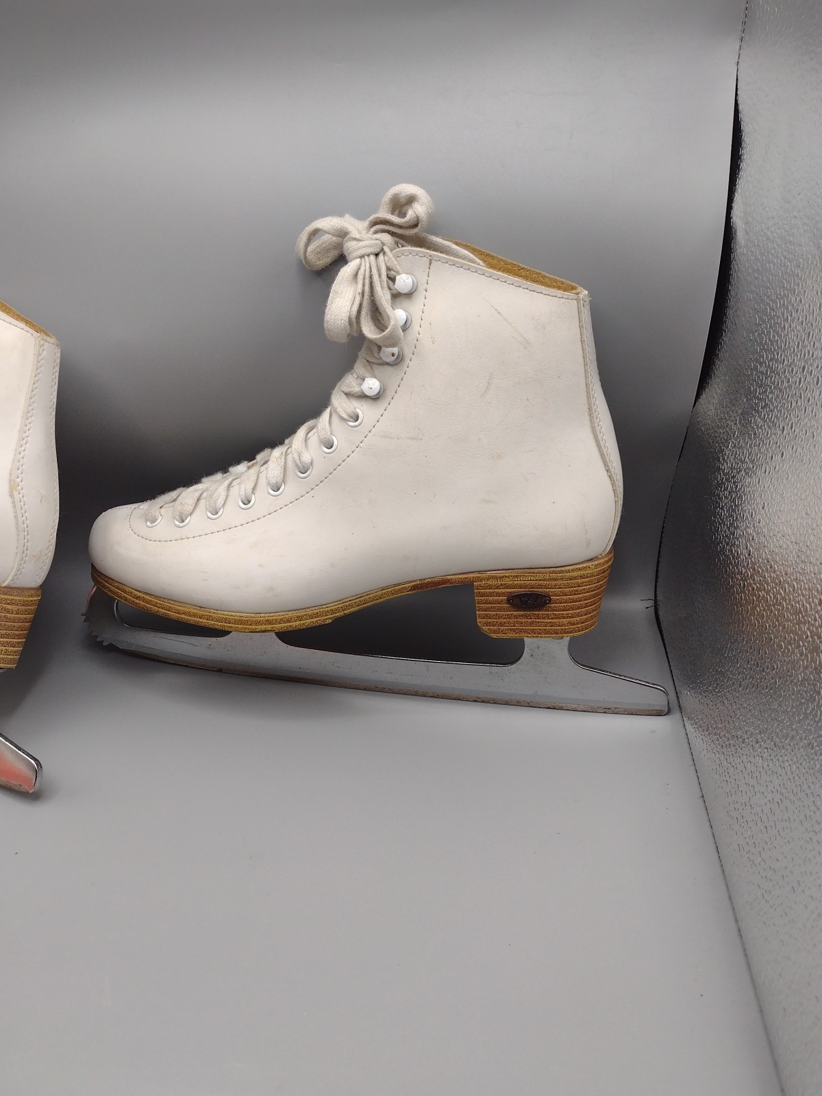 Riedell Women's Figure Skates Size 7 Model 112 With Skate Guards