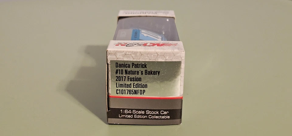 #10 Danica Patrick Nature's Bakery 2017 Fusion diecast 1:64 Foto 3 de 3