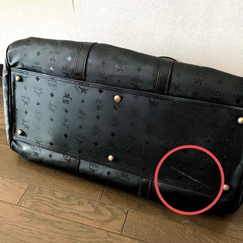 MCM Visetos Borsa a mano viaggio Boston nera logo oro donna con tracolla - Foto 9 di 10