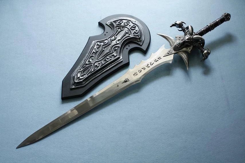 S1701 ESPADA JUEGO WOW LICH KING ARTHAS MENETHIL FROSTMOURNE CON PLACA 3D 43" Foto 2 de 4