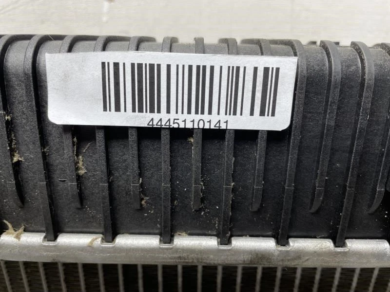 Chevrolet Equinox LT 2011 2,4 L radiador OEM+ Foto 4 de 4