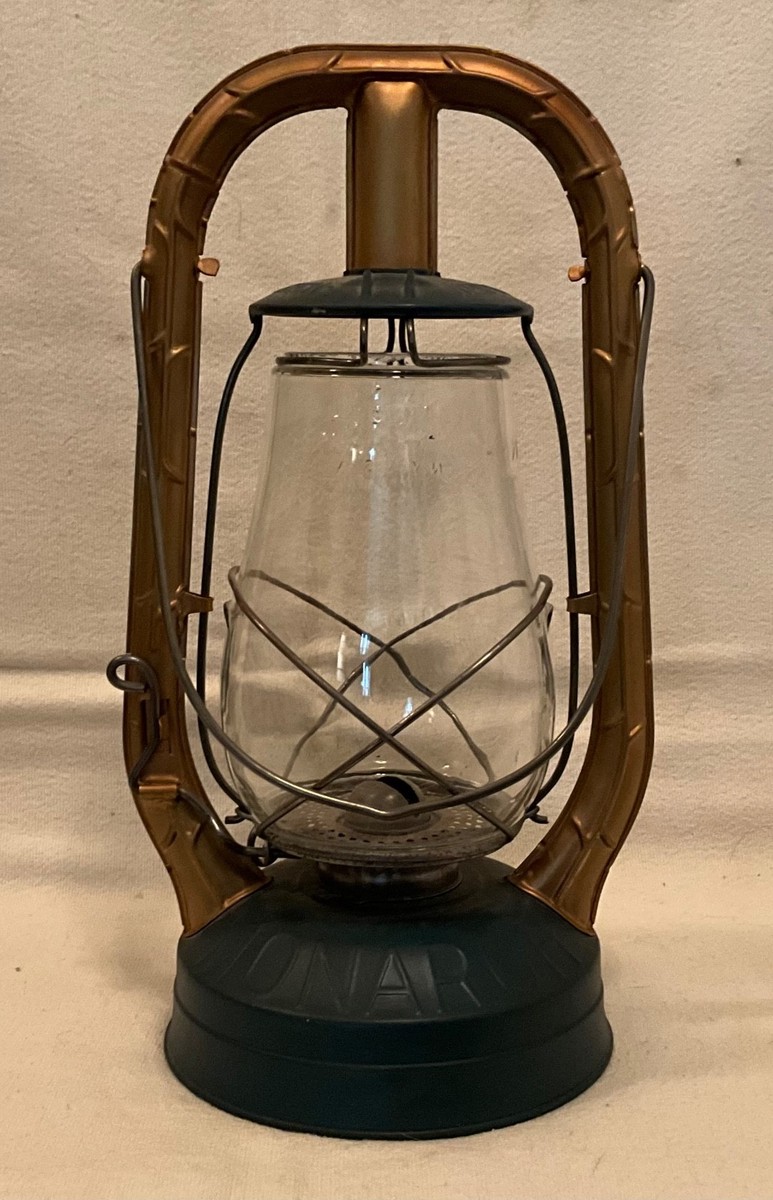 1940 Dietz Monarch Lantern Restored to Centennial Color Scheme