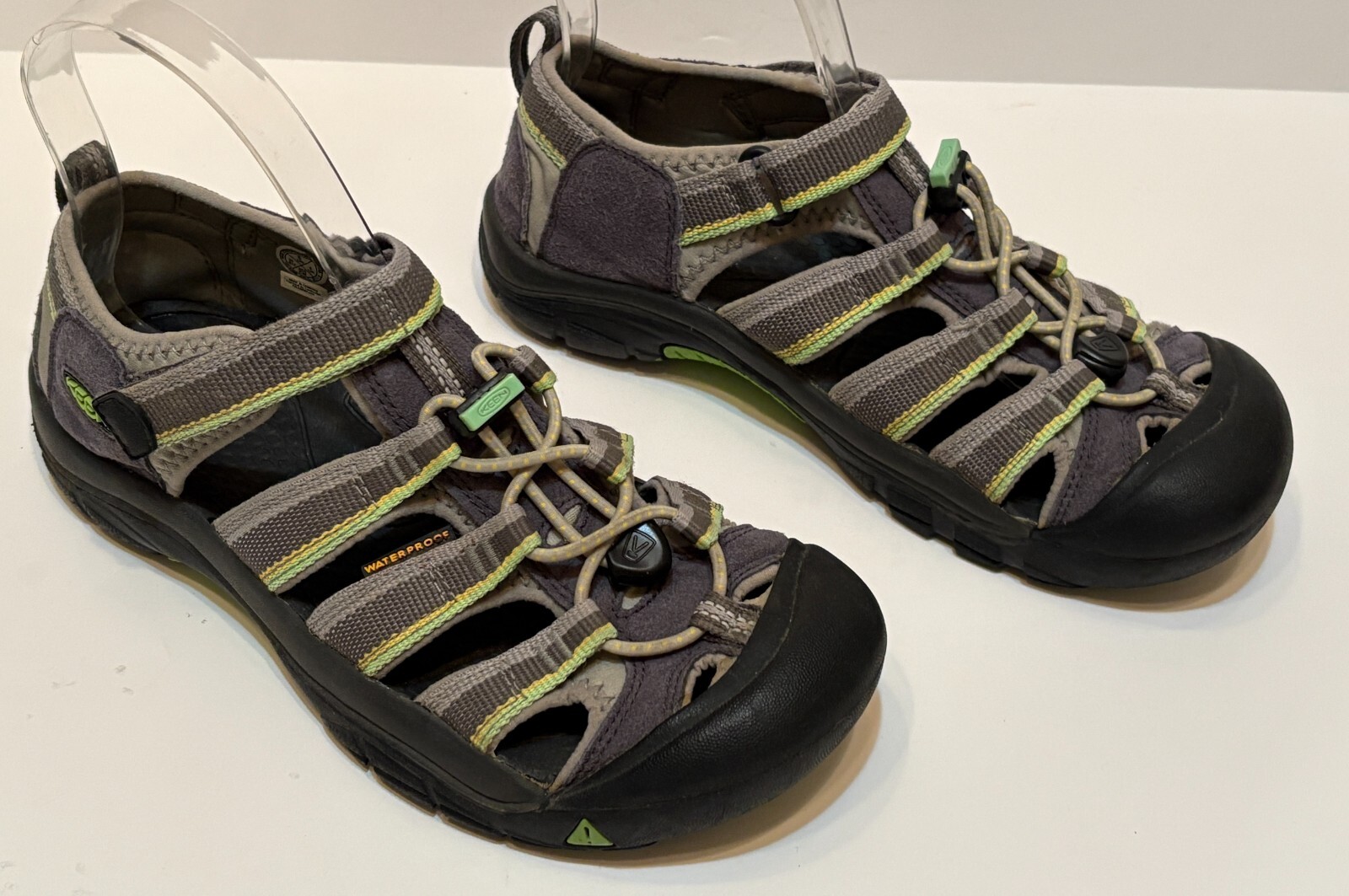 Scarpa sportiva impermeabile Keen Newport H2 taglia USA 5 32 5 CM grigio e verde usata in ottime condizioni