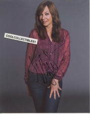 ALLISON JANNEY IN PERSON SIGNED 8X10 COLOR PHOTO "PROOF" COA ALLISON JANNEY IN PERSON SIGNED 8X10 COLOR PHOTO "PROOF" COA