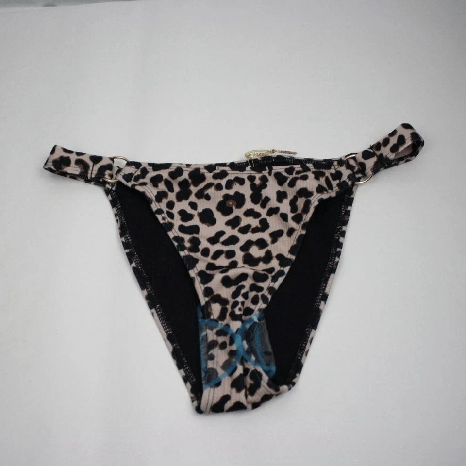 Parte inferior de bikini de pierna alta acanalada exclusiva de Wolf & Whistle con estampado animal talla 2 Foto 3 de 4