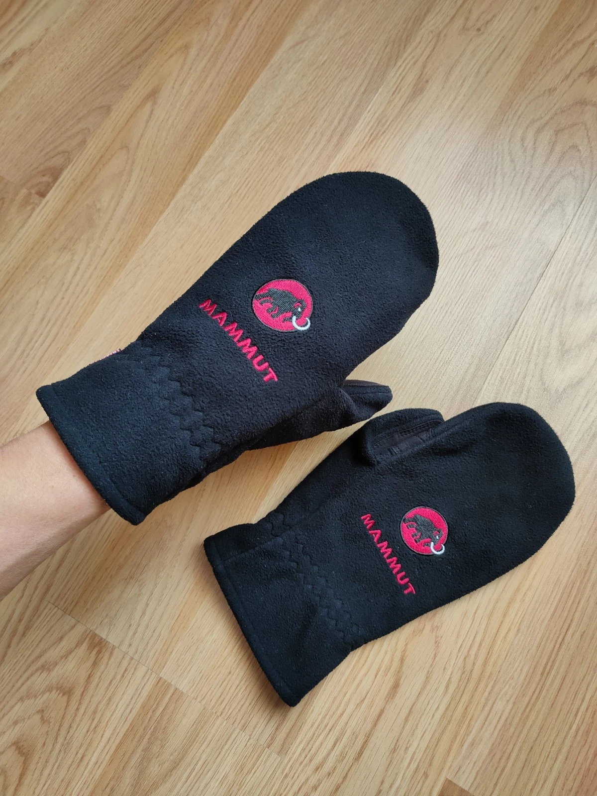 Mammut Windstopper Fleece Mittens Black Technical Outdoor Warm Gloves Gorpcore
Opens in a new window