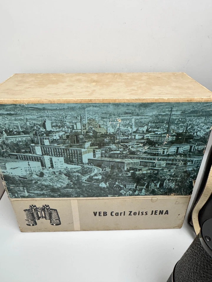 Binocolo Carl Zeiss Jena Dekarem 10x50 con custodia in pelle DDR OTTIME CONDIZIONI MINT IMBALLO ORIGINALE - Immagine 3 di 4