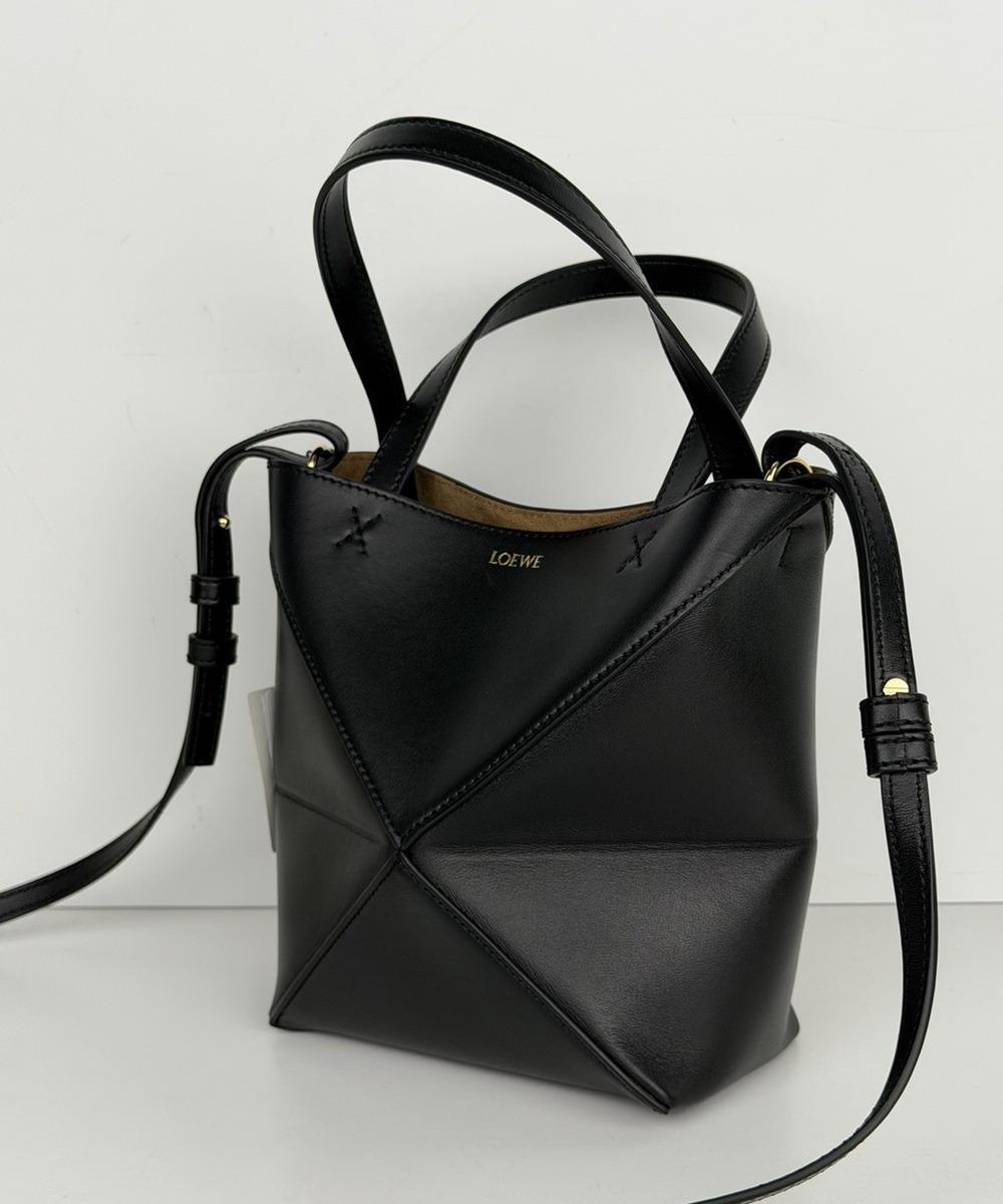 LOEWE黒いキルティングデザインバッグ Loewe Shiny Calfskin Mini Puzzle Fold Tote Bag in Black Leather F2