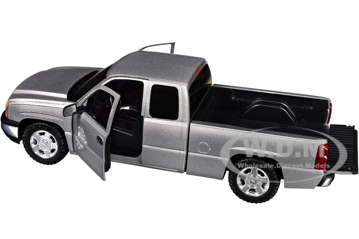 2006 CHEVROLET SILVERADO 1500 PICKUP GRAY 1/25 DIECAST MODEL