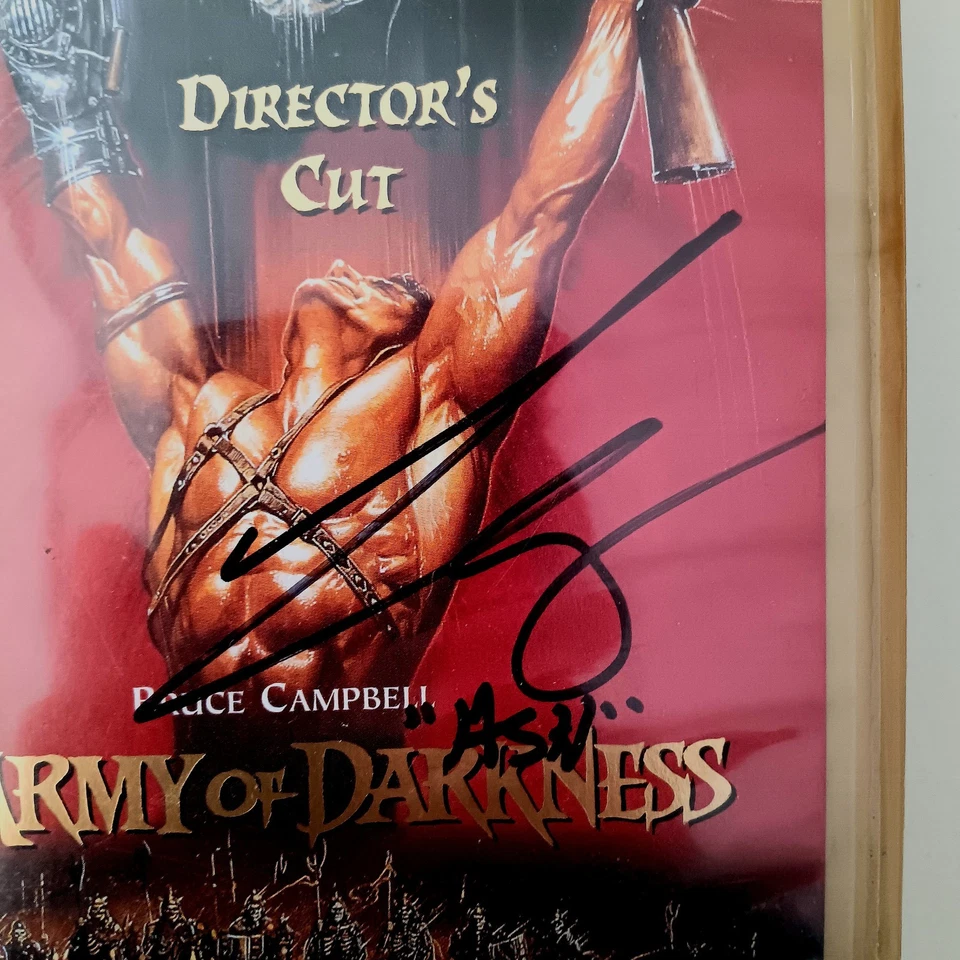 Bruce Campbell Signed Army Of Darkness Widescreen Director's Cut VHS Horror  - Image 2 of 4