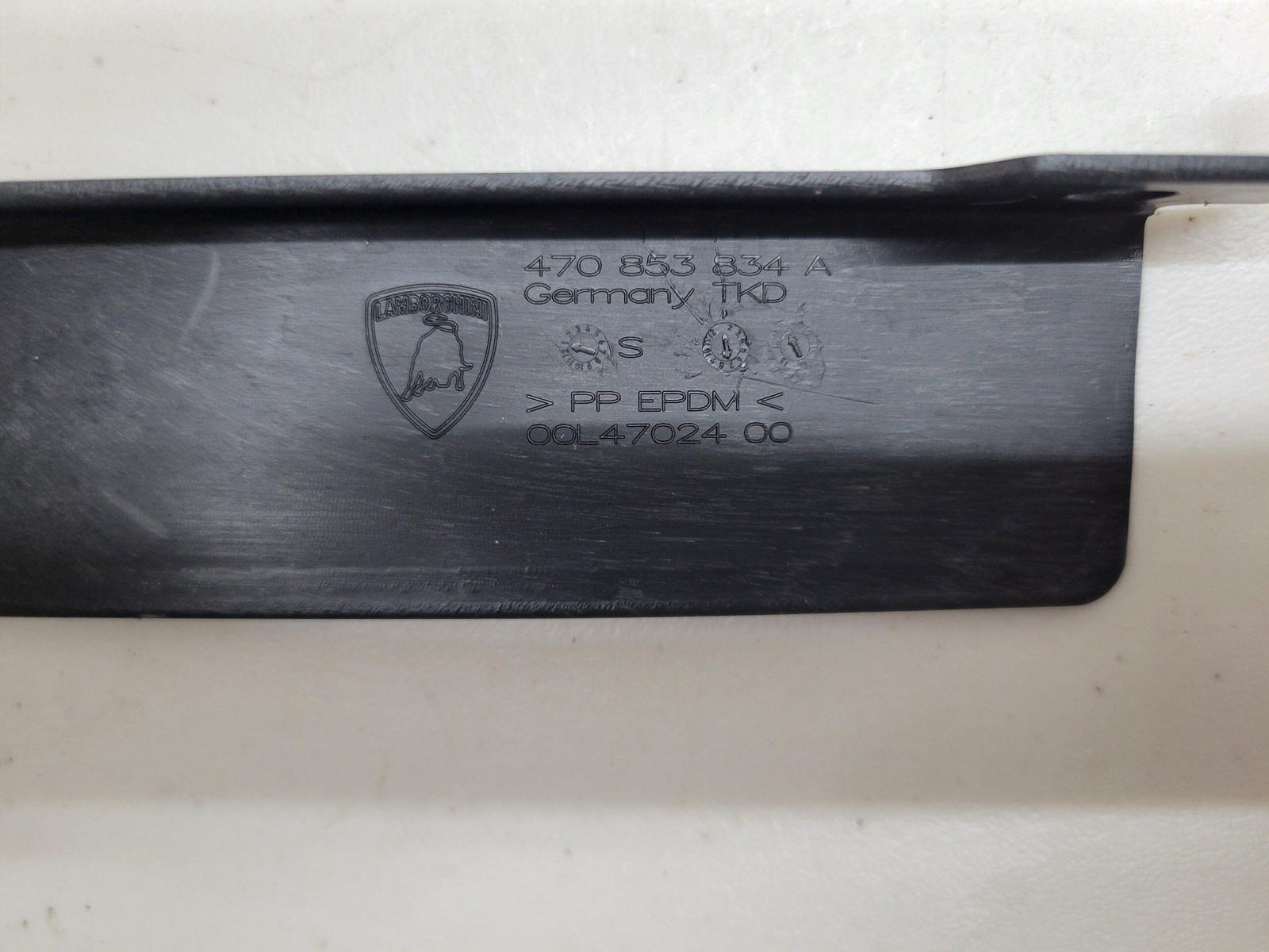 Lamborghini Aventador Undercover Bracket 470853834A