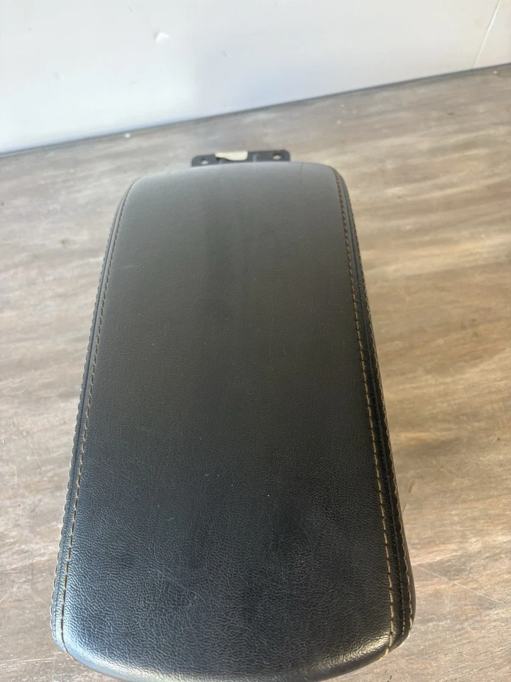 2017-2021 JEEP COMPASS FRONT CENTER CONSOLE ARMREST LID COVER LEATHER BLACK OEM - Image 4 of 4