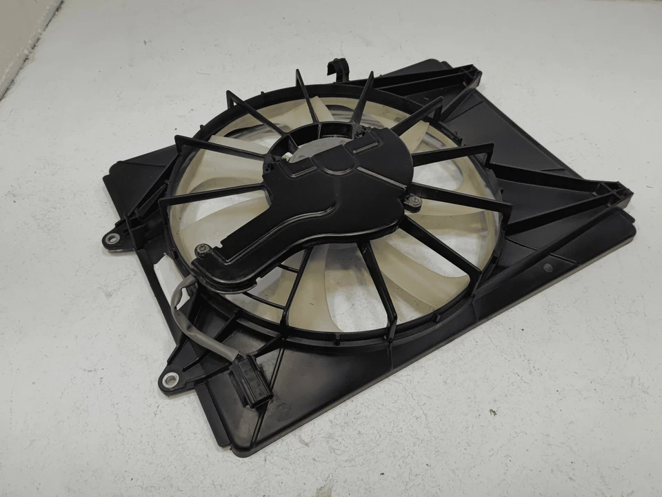 Honda Passport 2019-2025 radiador lado pasajero ventilador cubierta y motor OEM Foto 3 de 4
