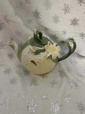 PIER ONE PORCELAIN HAND PAINTED "GINGER LILY" TEAPOT Excellent Displayed