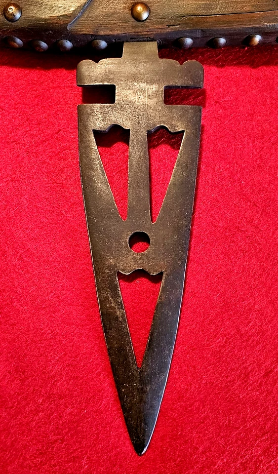 传统带钉 Gunstock Warclub 带生皮熊爪滴 — 第 2/4 张图片