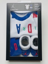Nike/Jordan Baby 3-pc GIFT SET: Bodysuit Romoer Bib Booties. 9-12 M UNISEX.