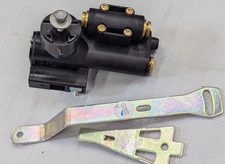 2607243C93 International Link Hadley Height Control Valve W/ Dump 2607243C94