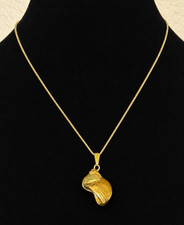 Vintage Natural Seashell Pendant Necklace c. 1970s 1980s
