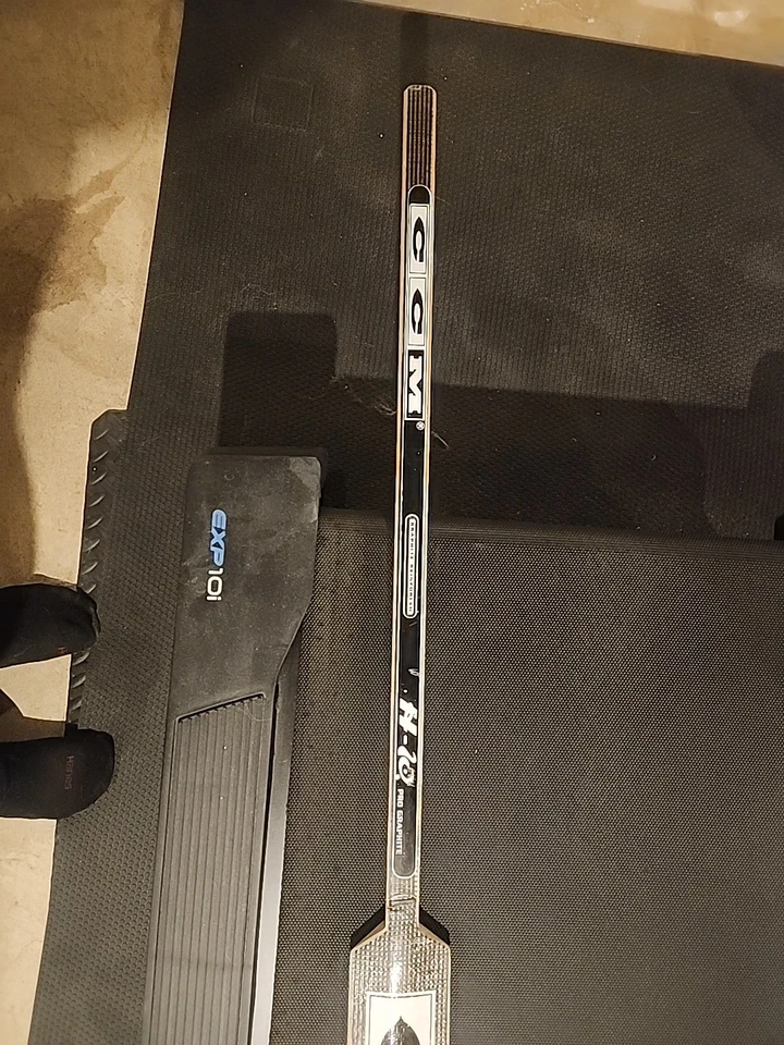 MARTIN BRODEUR HOF AUTHENTIC  HAND SIGNED AUTOGRAPHED HEATER STICK STEINER COA - Image 4 of 4