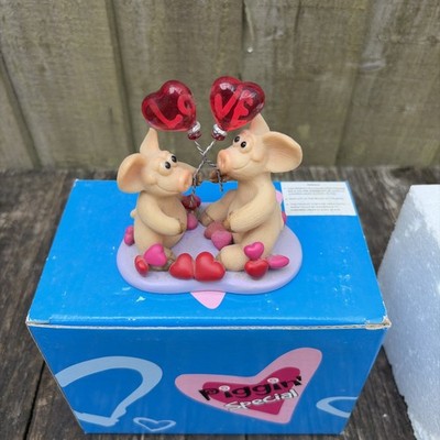 VINTAGE PIGGIN PIGS SURROUNDED BY LOVE FIGURE BY DAVID CORBRIDGE 2004 WITH BOX