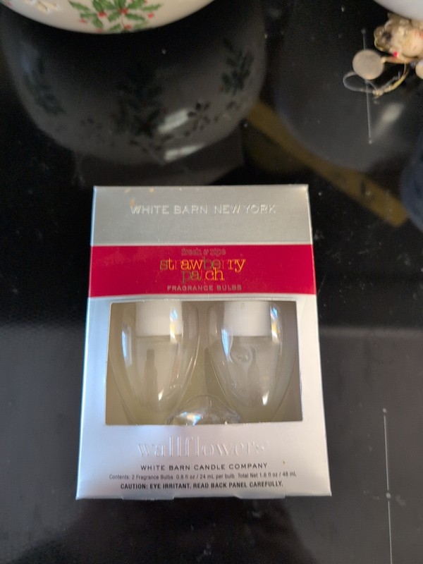 White Barn Bath & Body Works Strawberry Patch Wallflower Refills Two BULBs