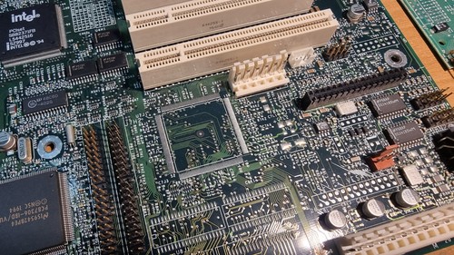 intel CA693893-001 motherboard + Pentium 150 Mhz + 16MB EDO - Picture 5 of 11