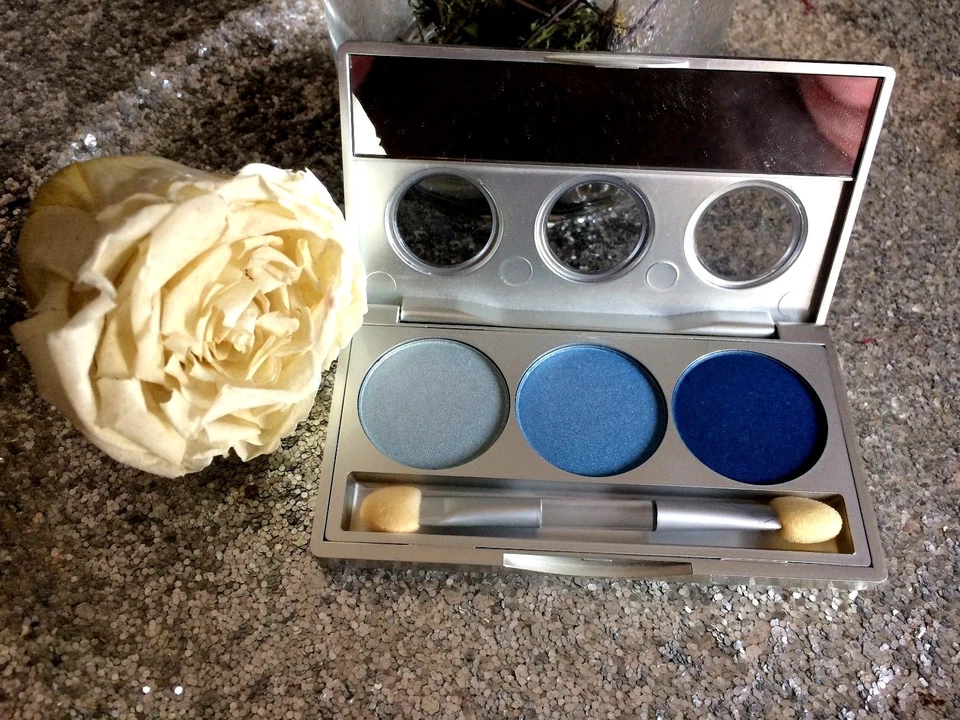 BIGUINE MAKEUP PALETTE OMBRE A PAUPIERES REVE BLEU 8208 + MIROIR ET PINCEAU
