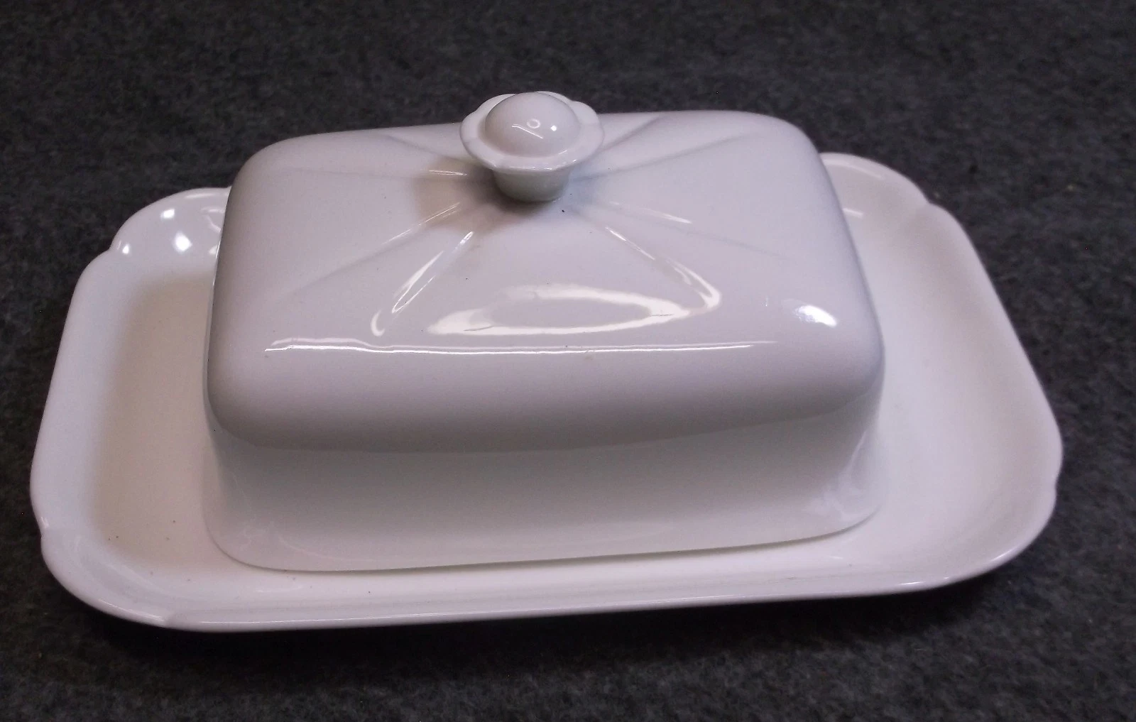 CLEAN BLOCK WINDSOR CHINA BUTTER DISH W/ LID