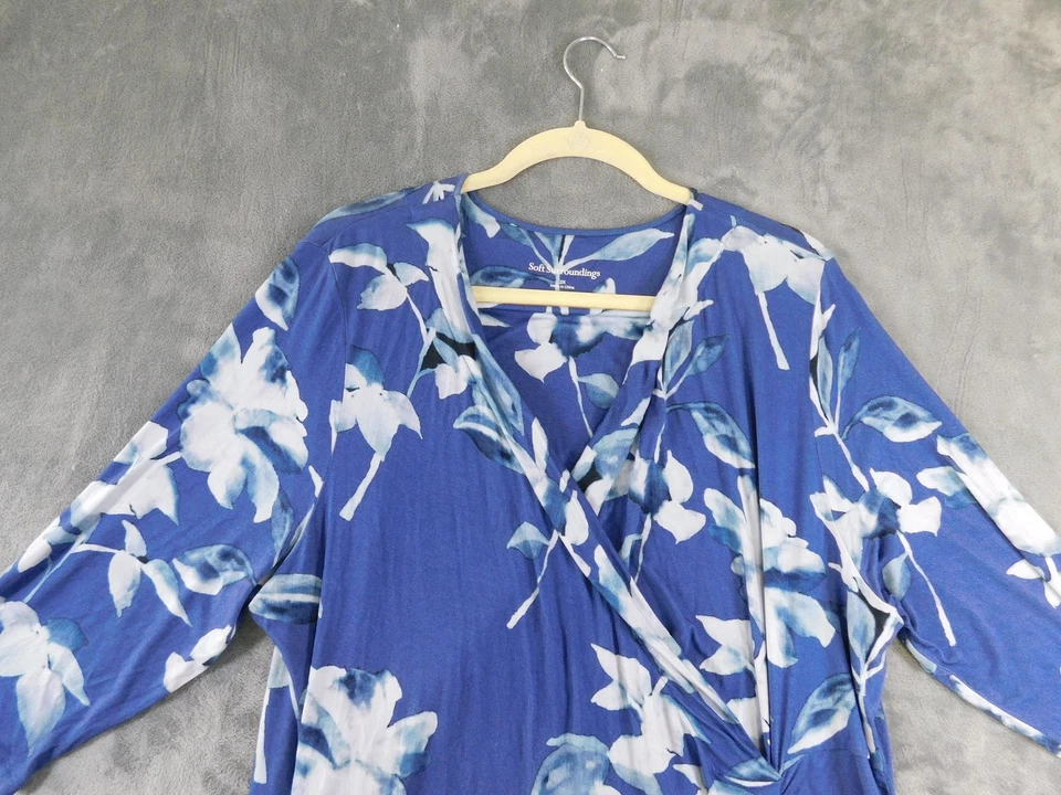 Vestido Soft Surroundings para mujer 2X azul floral imitación envoltura acanalada elástica costera Foto 4 de 4