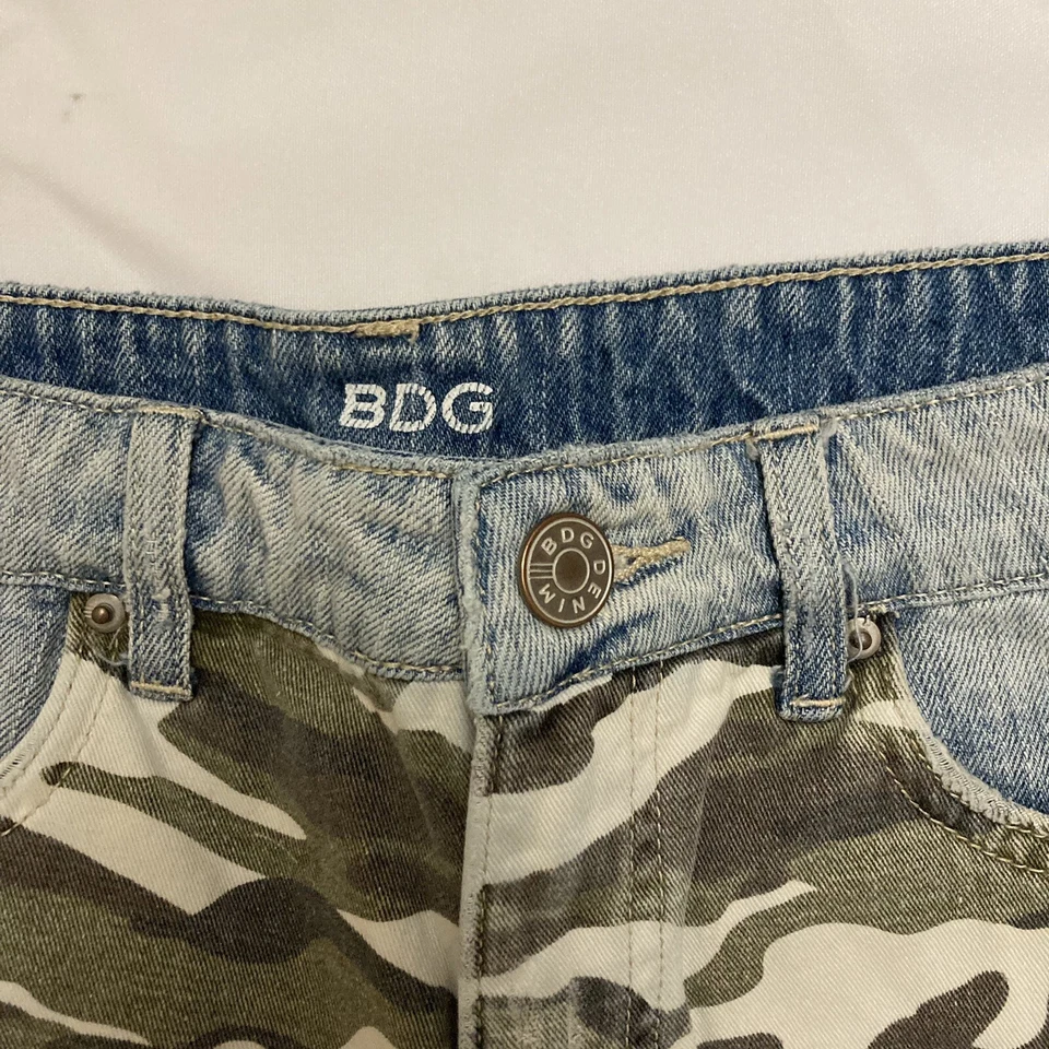 Pantalones Cortos Camuflaje BDG Mujer Tiro Alto DREE Cheeky Camuflados Envejecidos Talla 29 Foto 4 de 4