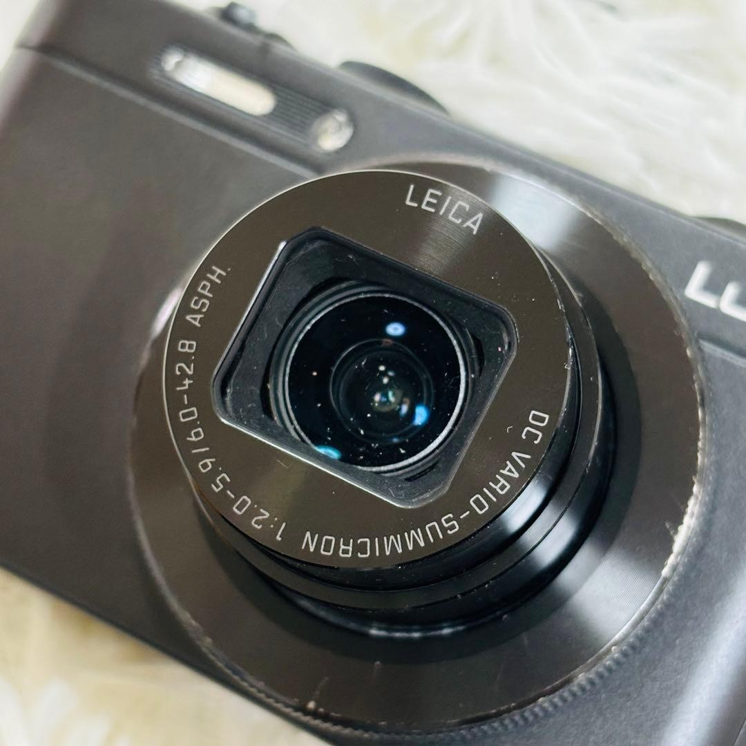 Panasonic LUMIX DMC-LF1 Compact Digital Camera with LEICA Lens and