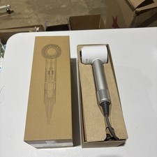 Dyson Supersonic Hair Dryer HD01 White/Silver With Attachments- Lightly Used