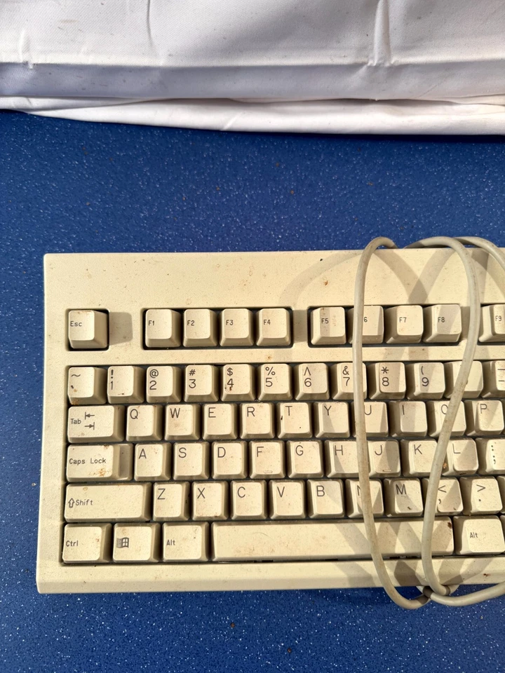Vintage KeyTronic E06101D-C Mechanical Clicky Keyboard Wired PS/2 | UNTESTED - Image 2 of 4