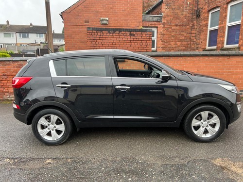 2012 Kia Sportage 1.7CRDi 2WD 2 Black PANORAMIC ROOF - Picture 2 of 16