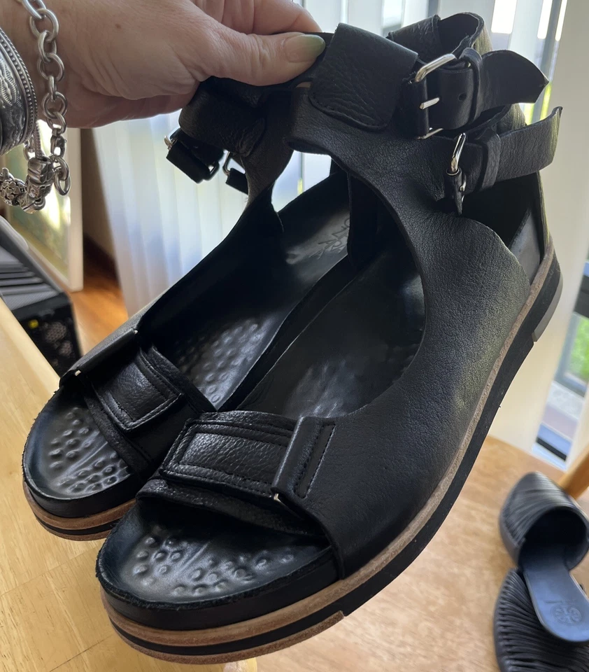 Increíbles sandalias planas CINZIA ARAIA de cuero negro gladiador 42 EU / US 11.5 / 12 Foto 4 de 4