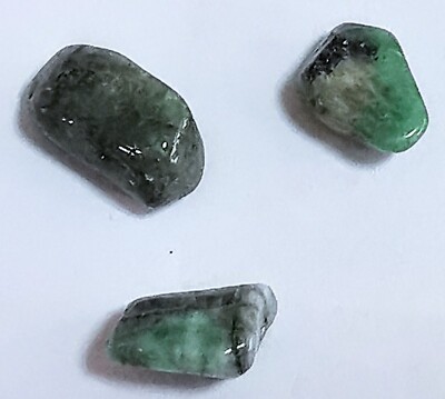 Smaragd: 3 abgerundete & polierte Nuggets - 15-18mm - grün- opak - 31ct