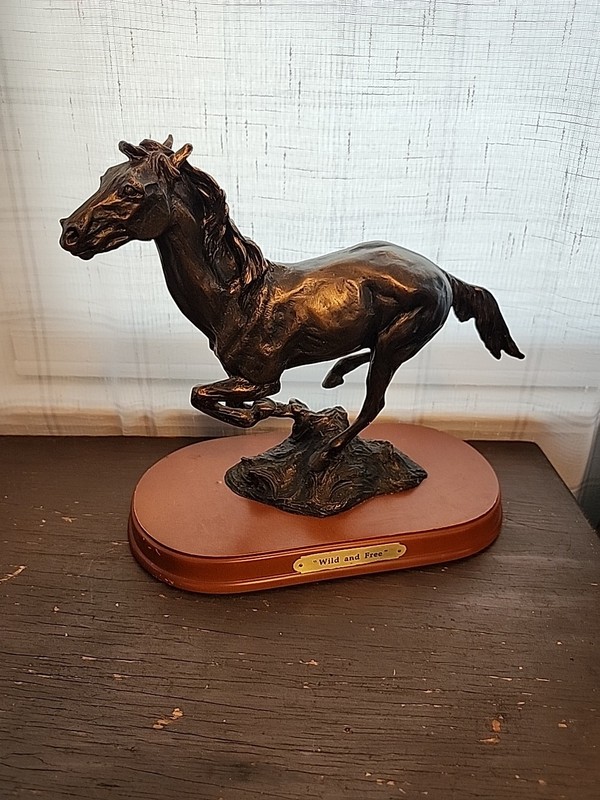 MONTANA LIFESTYLES SCULPTURE WILD AND FREE HORSE SIGNED, LIMITED EDITION, READ