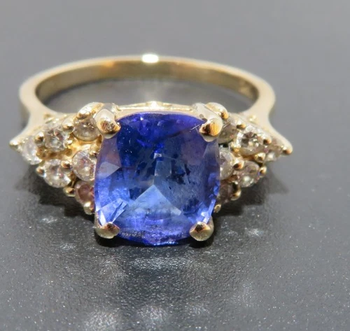 14K YG LADIES BLUE SAPPHIRE & DIAMOND CLUSTER RING SZ 8.25  4.09 grams(A22073-3)