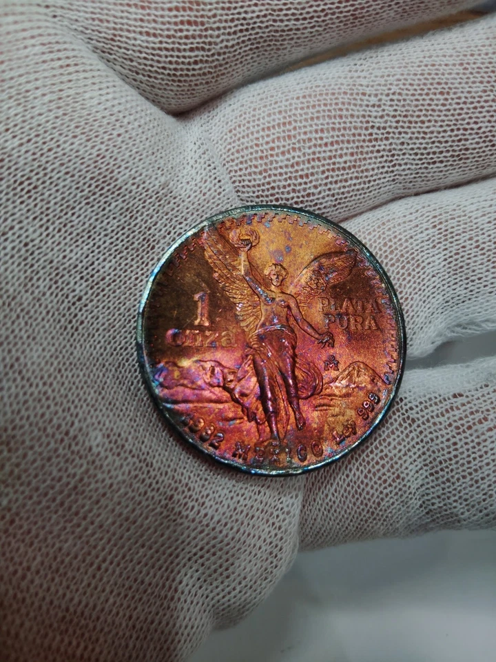 1982 Mexican Libertad Onza Toned 1 oz Silver Coin Great toning - Image 2 of 4
